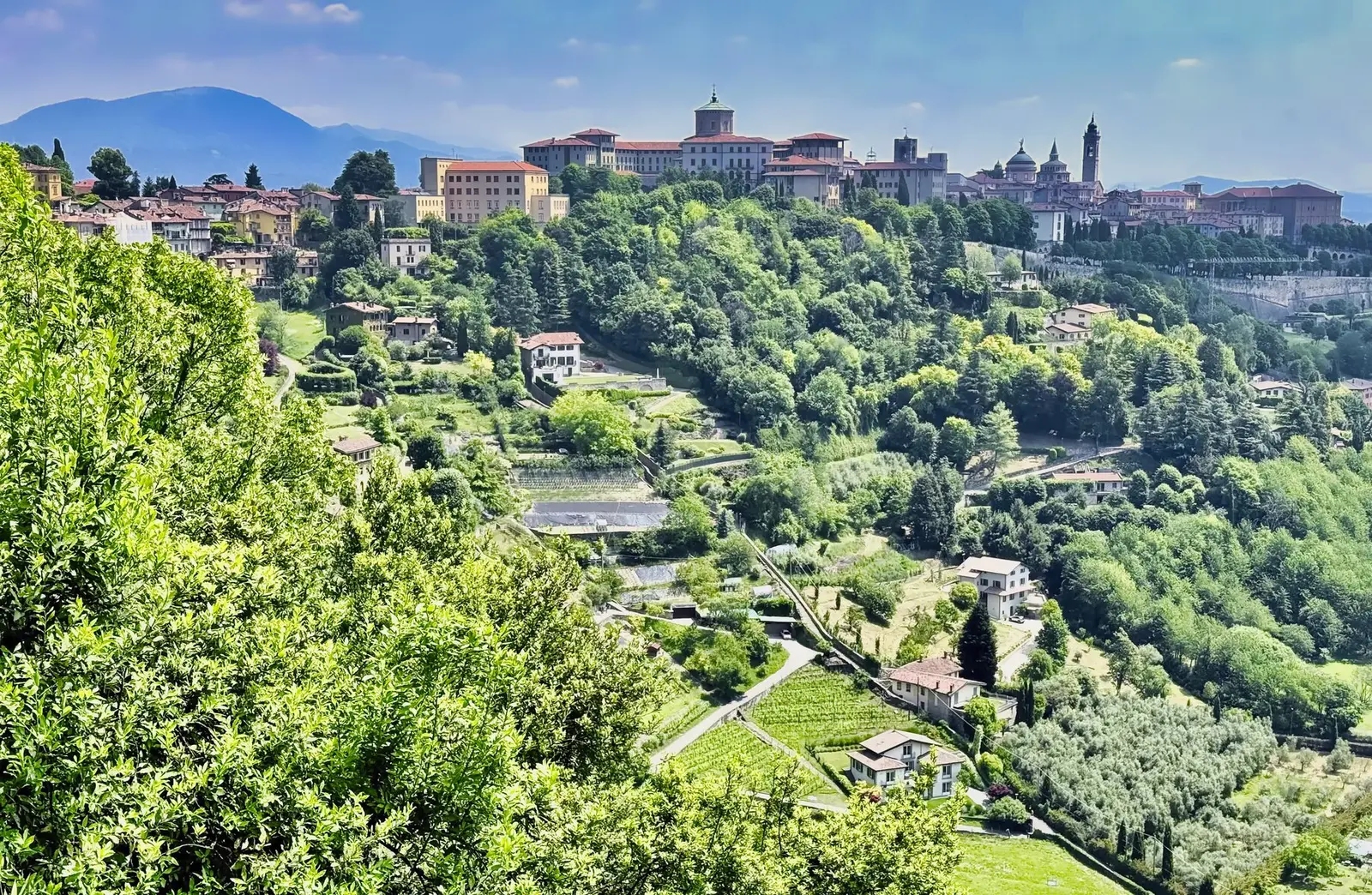 Bergamo Città Alta — Storia, architettura e colline da esplorare.